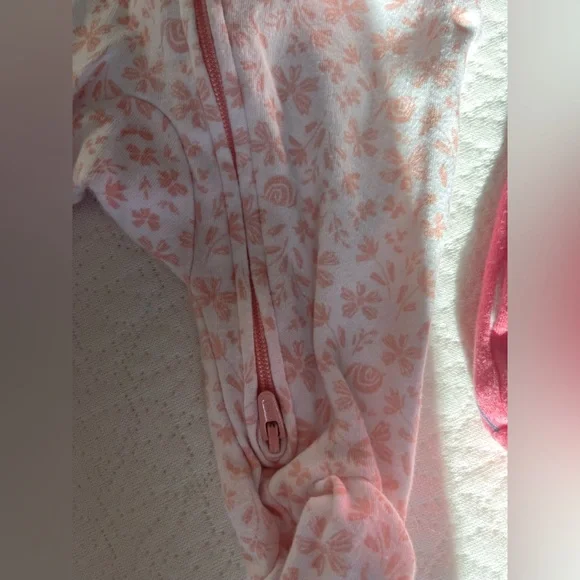 Carter’s newborn one piece with footies Sleep wear - Picture 10 of 11